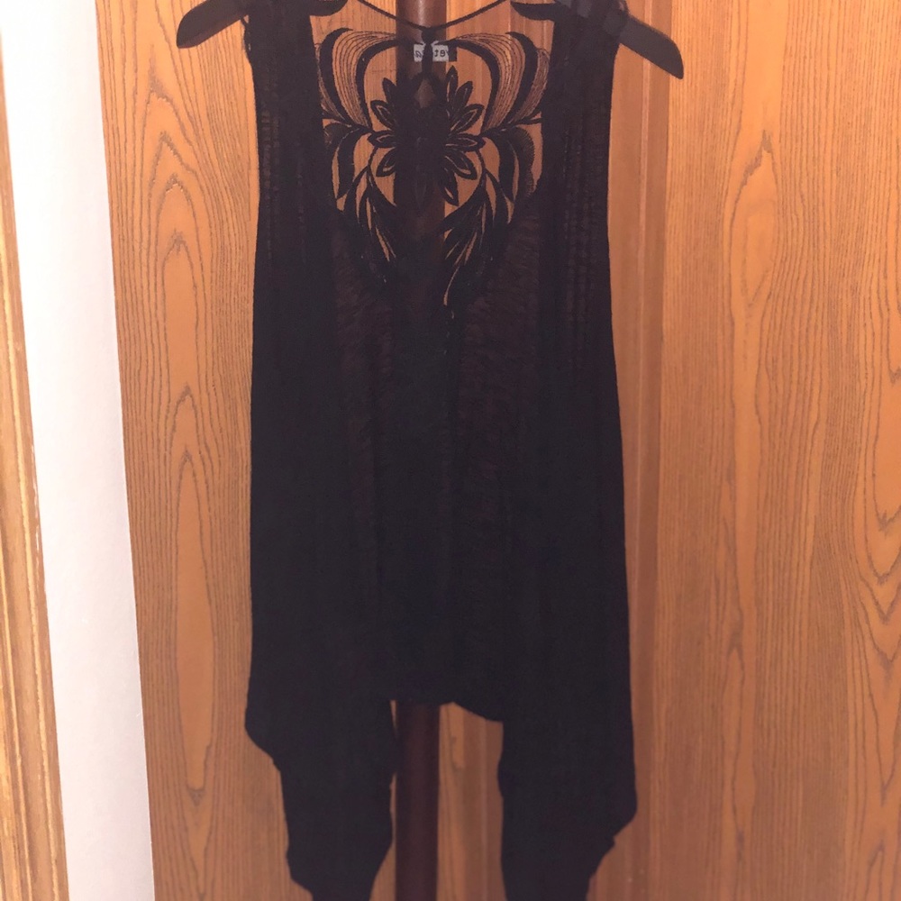 Lightweight and airy vest coverup